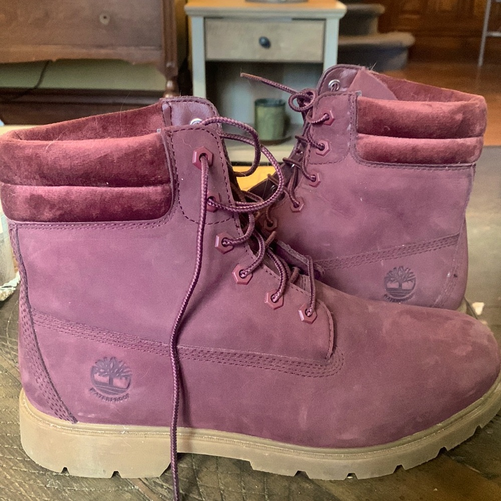 Burgundy used like new Timberland boots - waterproof